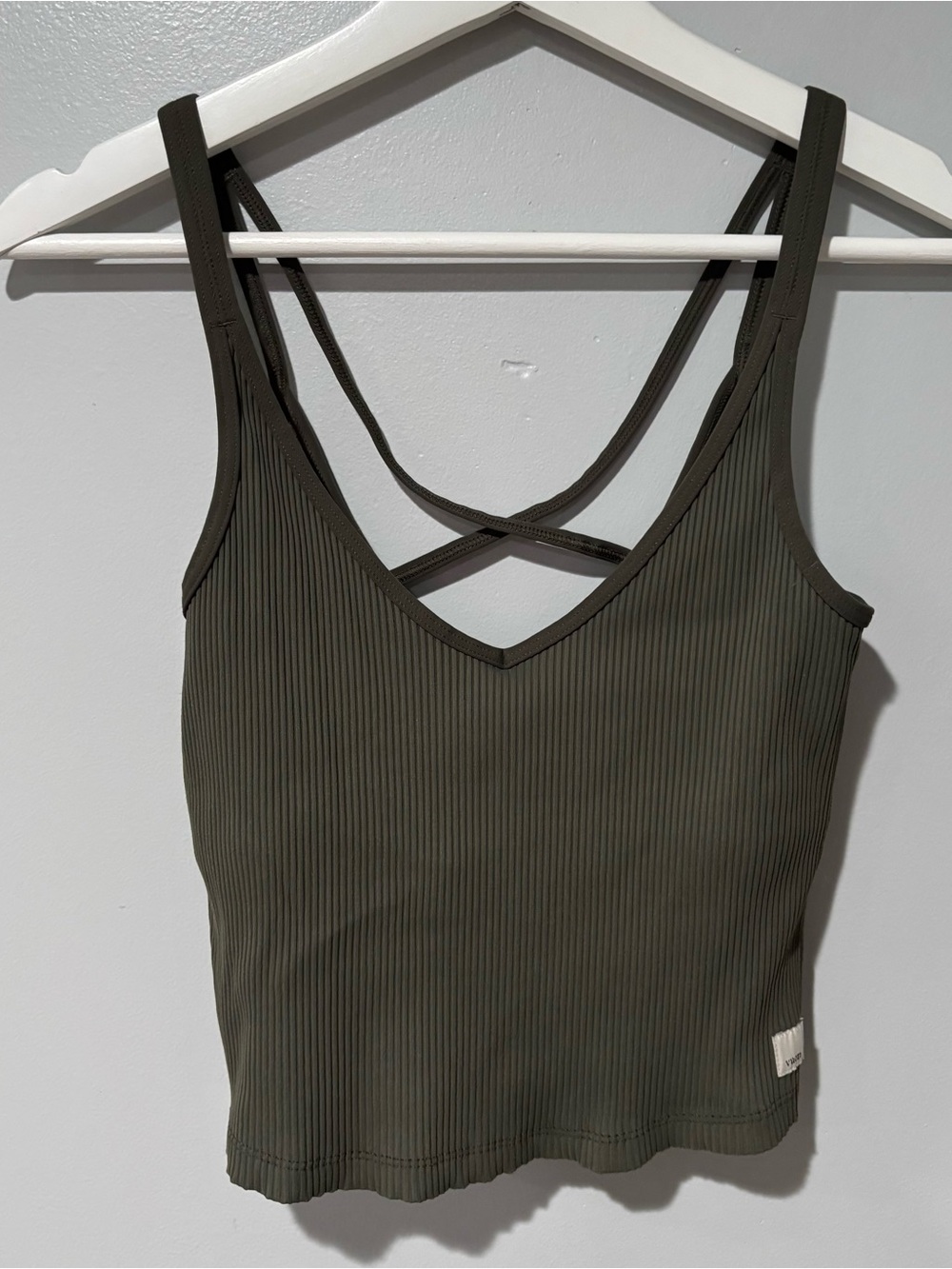 Vuori Ribbed Crop Top - Picture 3 of 6